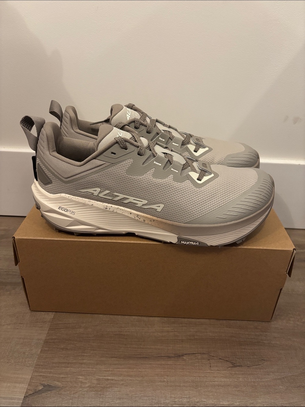Altra Men's Experience Wild 3 Tan Size 10 New with box